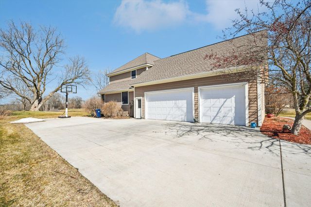 2477 Golf View Drive, River Falls, WI 54022