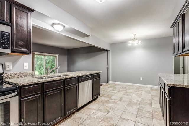 2448 Oakcrest Road, Sterling Heights, MI 48310