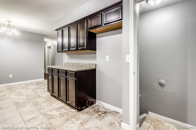 2448 Oakcrest Road, Sterling Heights, MI 48310