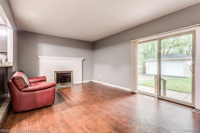 2448 Oakcrest Road, Sterling Heights, MI 48310