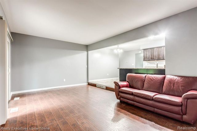 2448 Oakcrest Road, Sterling Heights, MI 48310