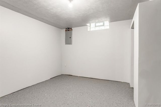 2448 Oakcrest Road, Sterling Heights, MI 48310