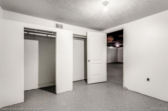2448 Oakcrest Road, Sterling Heights, MI 48310