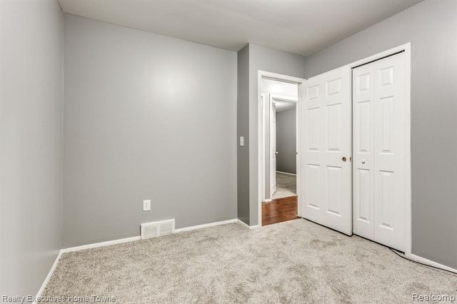 2448 Oakcrest Road, Sterling Heights, MI 48310