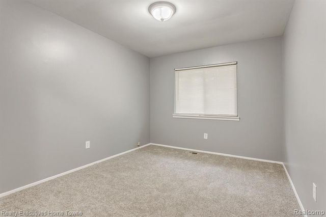 2448 Oakcrest Road, Sterling Heights, MI 48310