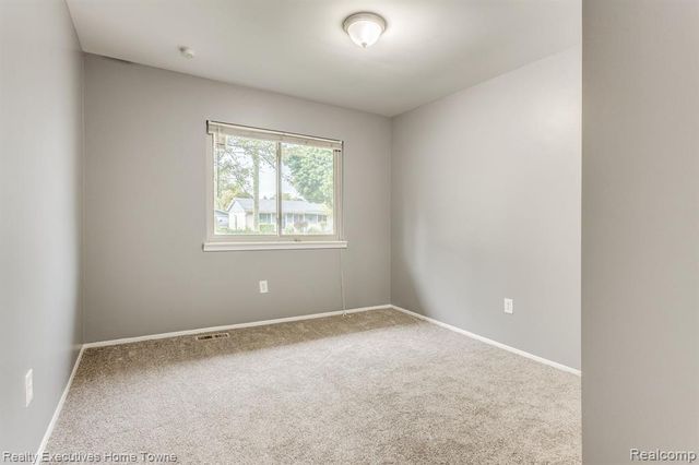 2448 Oakcrest Road, Sterling Heights, MI 48310