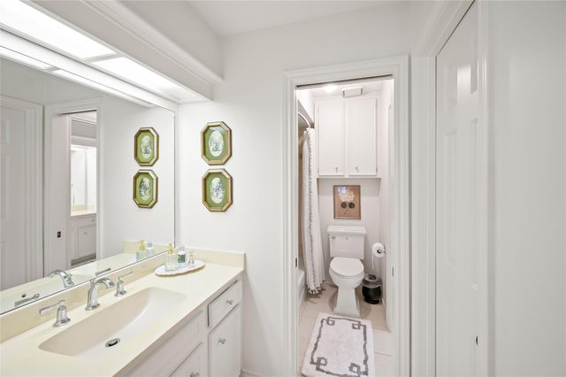 15819 N Barkers Landing Road, Houston, TX 77079