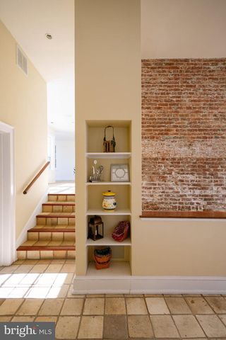 37961 FOREST MILLS RD, Leesburg, VA 20175