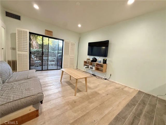 6815 Remmet Avenue 122, Canoga Park, CA 91303