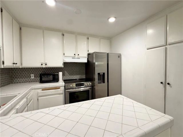 6815 Remmet Avenue 122, Canoga Park, CA 91303