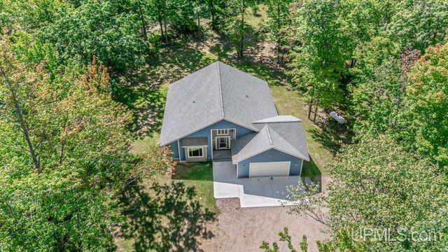 W8031 Millie Hill Estates Drive, Iron Mountain, MI 49801