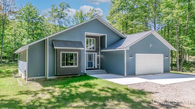 W8031 Millie Hill Estates Drive, Iron Mountain, MI 49801
