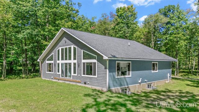 W8031 Millie Hill Estates Drive, Iron Mountain, MI 49801