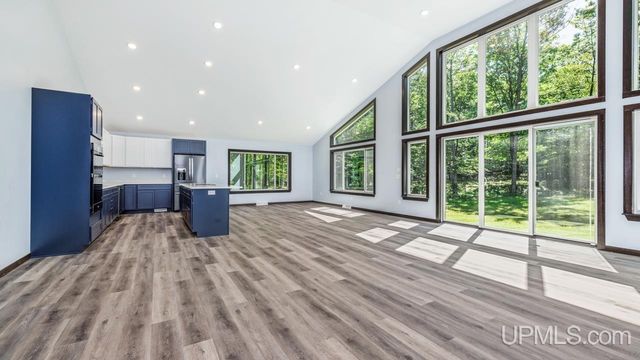 W8031 Millie Hill Estates Drive, Iron Mountain, MI 49801