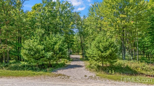 W8031 Millie Hill Estates Drive, Iron Mountain, MI 49801