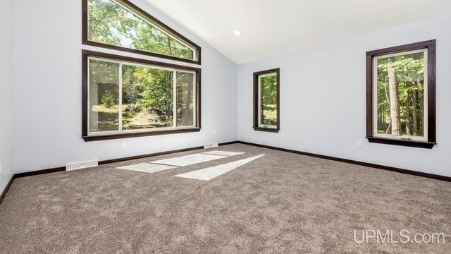 W8031 Millie Hill Estates Drive, Iron Mountain, MI 49801