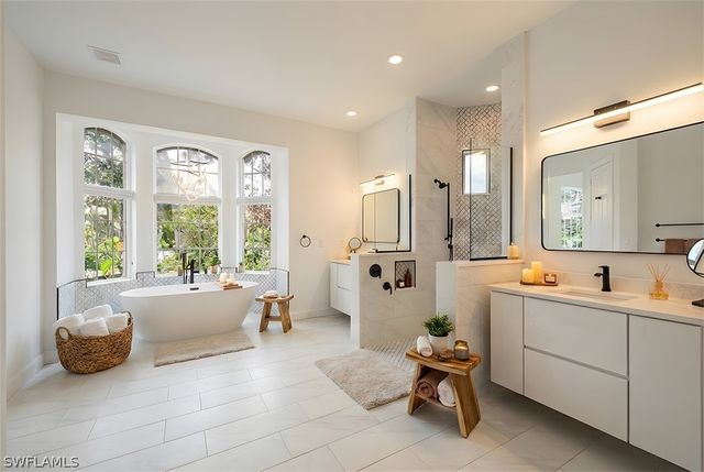 2341 Cheshire LN, Naples, FL 34109