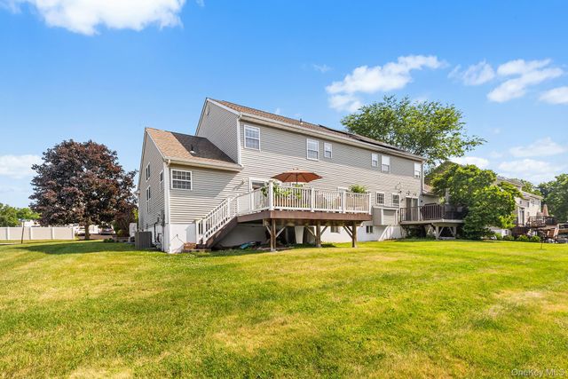 7 Woodfield Drive, Washingtonville, NY 10992