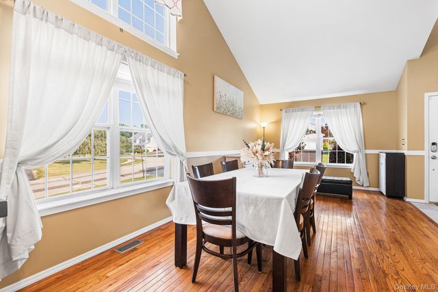 7 Woodfield Drive, Washingtonville, NY 10992