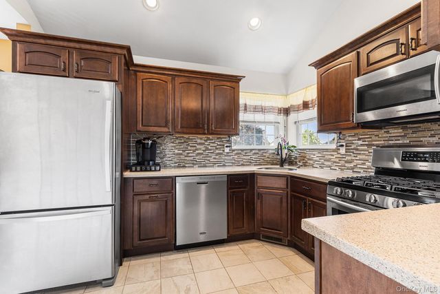 7 Woodfield Drive, Washingtonville, NY 10992