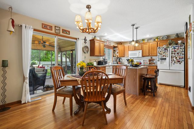 401 S 8th Avenue, Eldridge, IA 52748