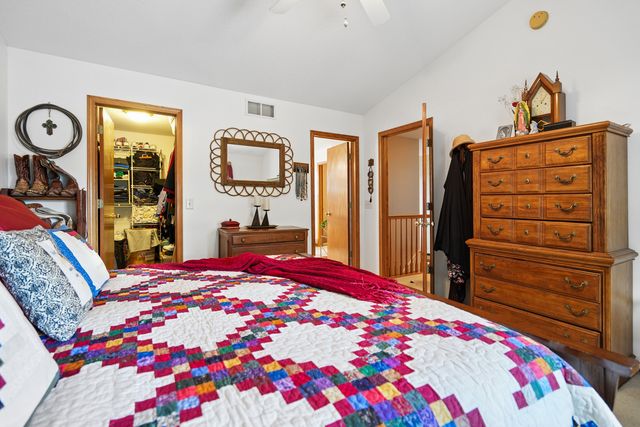 401 S 8th Avenue, Eldridge, IA 52748