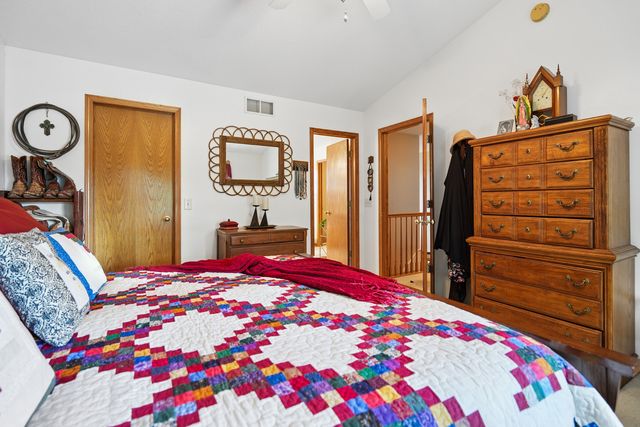 401 S 8th Avenue, Eldridge, IA 52748