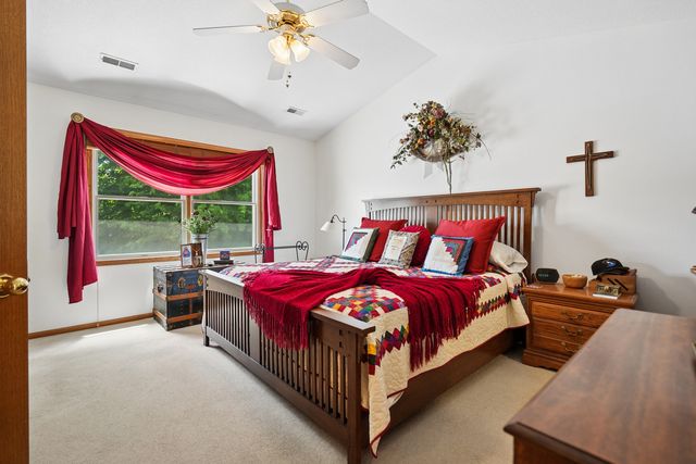 401 S 8th Avenue, Eldridge, IA 52748