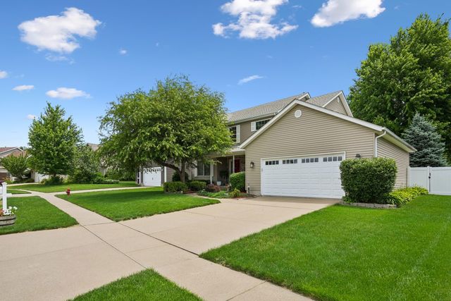 401 S 8th Avenue, Eldridge, IA 52748