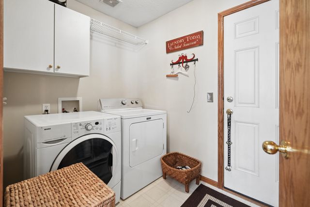 401 S 8th Avenue, Eldridge, IA 52748