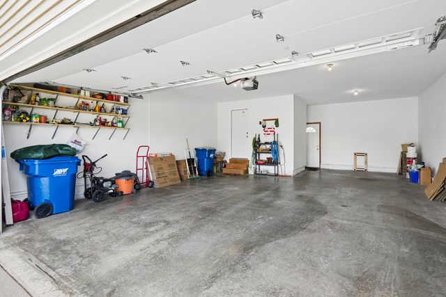 401 S 8th Avenue, Eldridge, IA 52748