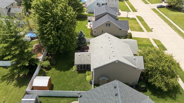 401 S 8th Avenue, Eldridge, IA 52748