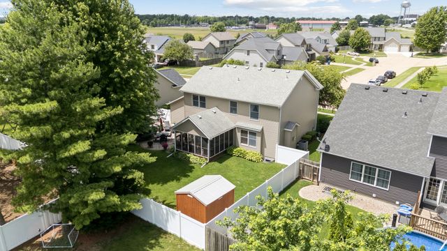 401 S 8th Avenue, Eldridge, IA 52748