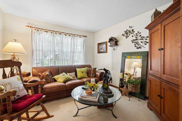 401 S 8th Avenue, Eldridge, IA 52748