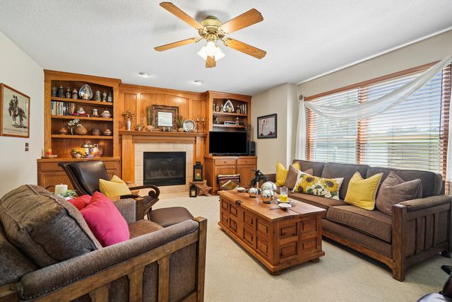401 S 8th Avenue, Eldridge, IA 52748