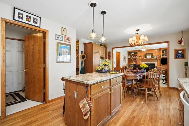 401 S 8th Avenue, Eldridge, IA 52748