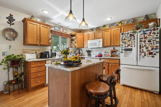 401 S 8th Avenue, Eldridge, IA 52748