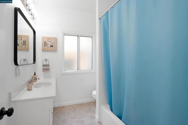 2011 2011 Rosedale Ave, Oakland, CA 94601