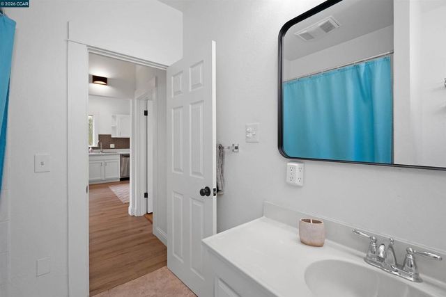 2011 2011 Rosedale Ave, Oakland, CA 94601