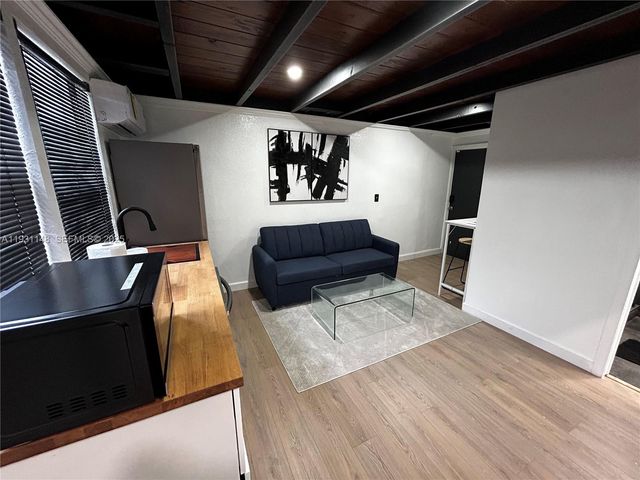 2809 SW 8th St B, Fort Lauderdale, FL 33312