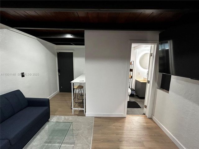 2809 SW 8th St B, Fort Lauderdale, FL 33312