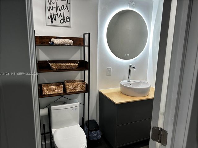 2809 SW 8th St B, Fort Lauderdale, FL 33312