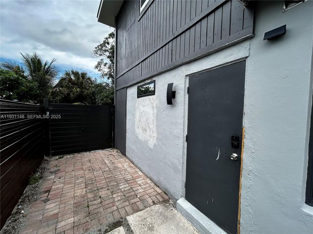2809 SW 8th St B, Fort Lauderdale, FL 33312