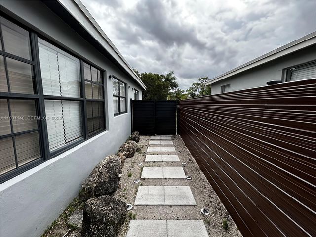 2809 SW 8th St B, Fort Lauderdale, FL 33312