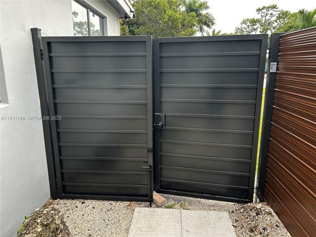 2809 SW 8th St B, Fort Lauderdale, FL 33312