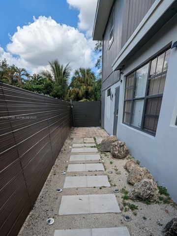 2809 SW 8th St B, Fort Lauderdale, FL 33312