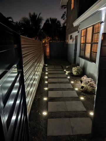 2809 SW 8th St B, Fort Lauderdale, FL 33312