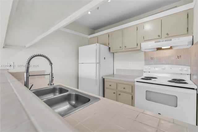 8002 SW 149th Ave B411, Miami, FL 33193