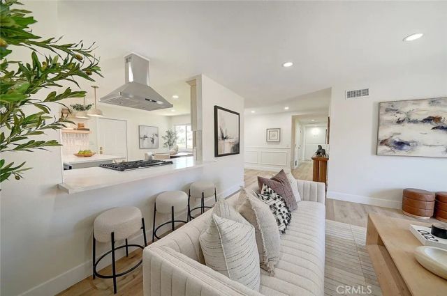 2113 S Forest, Santa Ana, CA 92704