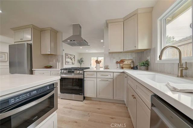 2113 S Forest, Santa Ana, CA 92704